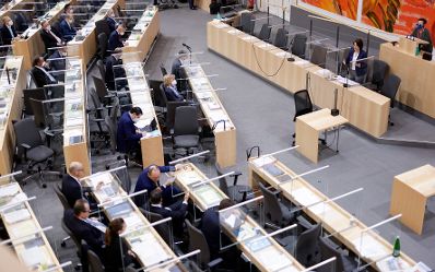 Am 24. Februar 2021 sprach Bundesministerin Karoline Edtstadler (im Bild) in der Aktuellen Stunde bei der Nationalratssitzung im Parlament.