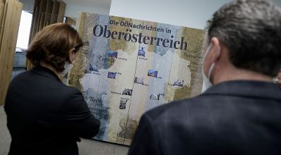 Am 5. März 2021 besuchte Bundesministerin Karoline Edtstadler (l.) im Rahmen ihres Bundesländertags in Oberösterreich die Oberösterreichischen Nachrichten OÖN.