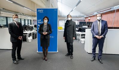 Am 5. März 2021 besuchte Bundesministerin Karoline Edtstadler im Rahmen ihres Bundesländertags in Oberösterreich das LIT Open Innovation Center der Johannes Kepler Universität Linz.