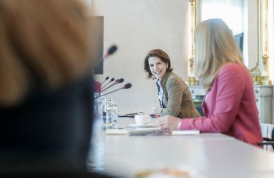 Am 10. März 2021 nahm Bundesministerin Karoline Edtstadler (im Bild) am Round Table „Zukunft Europa, Gesundheit und Innovative Ideen“ teil.