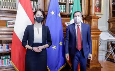 Am 17. März 2021 traf Bundesministerin Karoline Edtstadler (l.) im Rahmen ihres Rombesuchs den italienischen Minister für europäische Angelegenheiten, Vincenzo Amendola (r.).