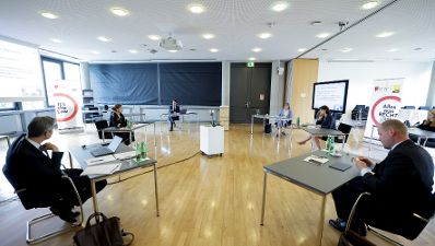 Am 31. Mai 2021 nahm Bundesministerin Karoline Edtstadler (im Bild) im Rahmen ihres Bundesländertags in der Steiermark an der Tagung „Plattformregulierung an der Schnittstelle von Recht und Technologie“ an der Universität Graz teil.