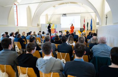 Am 25. April 2024 nahm Bundesministerin Karoline Edtstadler (m.r.) an der Diskussionsveranstaltung „Unser Europa. Unsere Wahl“ in Leibnitz teil.