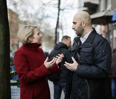 Am 18. Februar 2020 traf Bundesministerin Susanne Raab (l.) im Rahmen ihres Berlinbesuchs den deutschen Autor und Islamismus-Experten Ahmad Mansour (r.).
