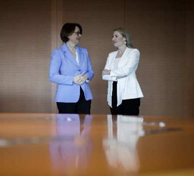 Am 18. Februar 2020 traf Bundesministerin Susanne Raab (r.) im Rahmen ihres Berlinbesuchs die Beauftragte der Bundesregierung für Migration, Flüchtlinge und Integration im Kanzleramt Annette Widmann-Mauz (l.).