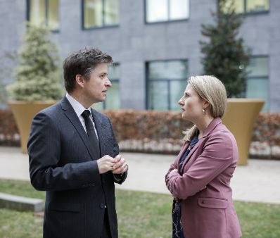 Am 27. Februar 2020 besuchte Bundesministerin Susanne Raab (r.) den Österreichischen Integrationsfonds in Linz.