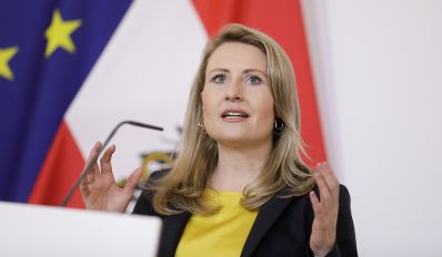 Am 5. April 2020 fand ein Pressestatement zu den Maßnahmen gegen die Krise im Bundeskanzleramt statt. Im Bild Bundesministerin Susanne Raab.