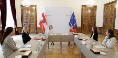 Am 17. Juli 2020 lud Bundesministerin Susanne Raab (im Bild) zu einem Round Table zum Thema "Frauen und Integration".