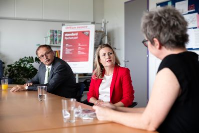 Am 25. August 2020 besuchte Bundesministerin Susanne Raab (m.) das Bundesland Niederösterreich. Im Bild beim Besuch des Frauenberatungs- und Bildungszentrums „Frauen für Frauen“.