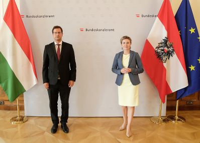Am 15. September 2020 empfing Bundesministerin Susanne Raab (r.) den ungarischen Kanzleramtsminister Gergely Gulyás (l.) zu einem Arbeitsgespräch.