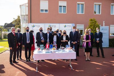 Am 10. Oktober 2020 besuchte Bundesministerin Susanne Raab (m.r.) das Bundesland Kärnten. Im Bild beim Besuch der zweisprachigen Kindertagesstätte Mohorjeva/Hermagoras.
