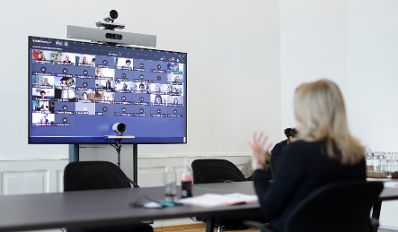 Am 19. März 2021 nahm Bundesministerin Susanne Raab (im Bild) an einer Videokonferenz mit österreichischen Bürgermeisterinnen teil.