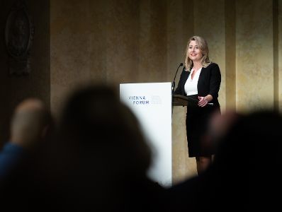 Am 24. Oktober 2023 lud Bundesministerin Susanne Raab (im Bild) zum „Vienna Forum on Countering Segregation and Extremism in the Context of Integration“ im Palais Niederösterreich.