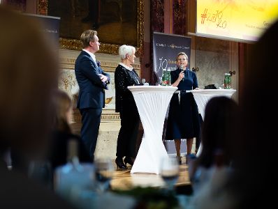 Am 7. November 2023 nahm Bundesministerin Susanne Raab (r.) am Gala-Abend der MedienLÖWINNEN 2023 im Haus der Industrie teil.