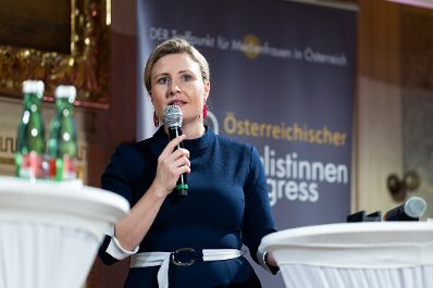 Am 7. November 2023 nahm Bundesministerin Susanne Raab (im Bild) am Gala-Abend der MedienLÖWINNEN 2023 im Haus der Industrie teil.