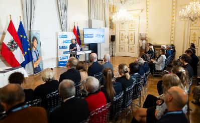 Am 7. November 2023 eröffnete Bundesministerin Susanne Raab die Verleihung des „Plan Medienpreis für Kinderrechte“ im Bundeskanzleramt.
