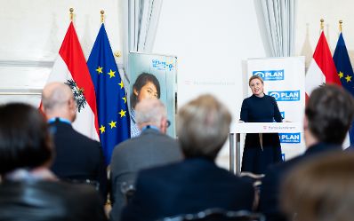 Am 7. November 2023 eröffnete Bundesministerin Susanne Raab (2.v.r.) die Verleihung des „Plan Medienpreis für Kinderrechte“ im Bundeskanzleramt.