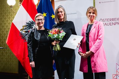 Am 20. November 2023 hat Bundesministerin Susanne Raab (im Bild) die Österreichischen Frauenpreise verliehen.