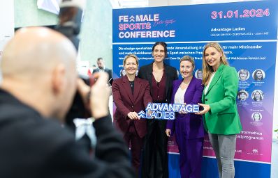 Am 31. Jänner 2024 nahm Bundesministerin Susanne Raab (2.v.r.) am zweiten österreichischen Frauensportsymposium teil.