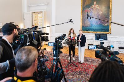 Am 21. Februar 2024 gab Bundesministerin Susanne Raab gemeinsam mit Staatssekretärin Claudia Plakolm eine Pressekonferenz zum Thema Kinderschutz.