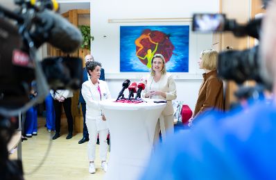 Am 4. März 2024 nahm Bundesministerin Susanne Raab (im Bild) im Rahmen ihres Bundesländertages in Oberösterreich an der Eröffnung des Frauenhauses in Rohrbach teil.