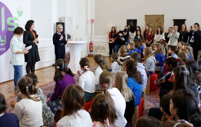 Am 25. April 2024 fand der Girls' Day im Bundeskanzleramt statt. Im Bild Bundesministerin Susanne Raab bei der Eröffnung.