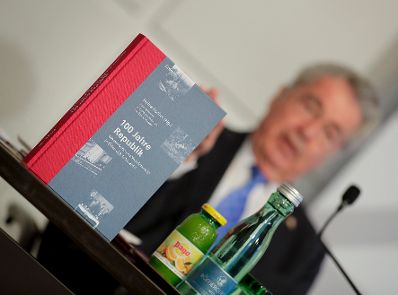 Am 26. April 2018 fand die Buchpräsentation zum Gedenk- und Erinnerungsjahr im Presseclub Concordia statt. Im Bild der Bundespräsident a.D. Heinz Fischer.