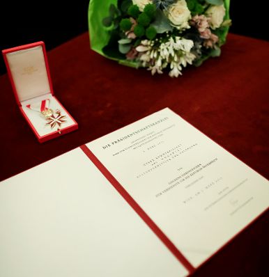 Am 21. Juni 2018 fand die Überreichung des Goldenen Ehrenzeichens für Verdienste um die Republik Österreich an Aki Nuredini statt.
