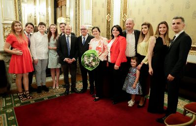 Am 21. Juni 2018 fand die Überreichung des Goldenen Ehrenzeichens für Verdienste um die Republik Österreich an Aki Nuredini statt.