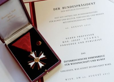 Am 3. Juli 2018 wurden die Urkunde über die Verleihung des Berufstitels Professorin an Brigitte Neichl und das Österreichische Ehrenkreuz für Wissenschaft und Kunst an Josef Stargl überreicht.