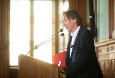 Am 22. Oktober 2018 überreichte Reinhold Hohengartner das Österreichische Ehrenkreuz für Wissenschaft und Kunst an Hubert Waldner (im Bild).