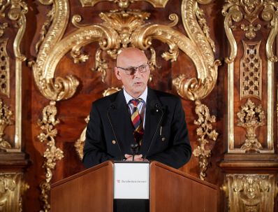 Am 23. Oktober 2018 überreichte Ministerialrat Reinhold Hohengartner das Goldene Ehrenzeichen für Verdienste um die Republik Österreich an Gerhard Hermanky (im Bild) und Karl Novak.