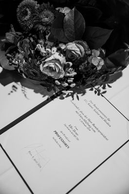 Am 8. April 2019 überreichte Sektionschef Jürgen Meindl die Urkunde über die Verleihung des Berufstitels Professorin an Elke Hesse.