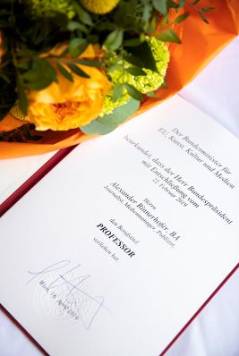 Am 16. April 2019 überreichte Reinhold Hohengartner die Urkunden über die Verleihung des Berufstitels Professorin an Cornelia Mayer und des Berufstitels Professor an Alexander Rinnerhofer.