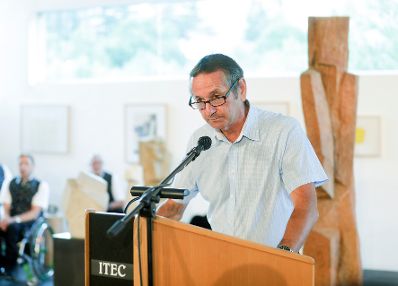 Am 29. Juni 2019 überreichte Sektionschef Jürgen Meindl den Ernst-Jandl-Preis für Lyrik an Oswald Egger. Im Bild Bürgermeister Peter Tautscher.
