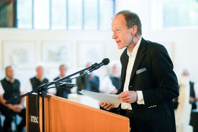 Am 29. Juni 2019 überreichte Sektionschef Jürgen Meindl den Ernst-Jandl-Preis für Lyrik an Oswald Egger. Im Bild der Laudator Thomas Poiss.
