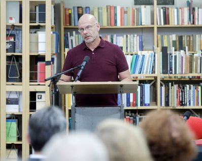 Am 30. Juni 2019 überreichte Sektionschef Jürgen Meindl die Staatspreise für literarische Übersetzung an Cornelius Hell und an Maja Badridze.