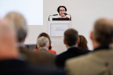 Am 11. Oktober 2019 nahm Bundeskanzlerin Brigitte Bierlein an dem Treffen der deutschsprachigen Ethikkommissionen zum Thema "Desinformation in der Medizin" teil. Im Bild die Vorsitzende der Bioethikkommission, Christiane Druml.