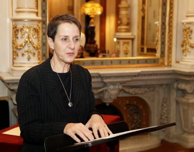 Am 9. Dezember 2019 überreichte Sektionschef Jürgen Meindl das Österreichische Ehrenzeichen für Wissenschaft und Kunst an Komponistin Olga Neuwirth. Im Bild Laudatorin Konstantia Gourzi.