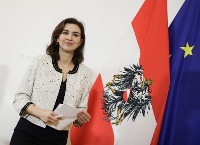 Bundesministerin Alma Zadić beim Pressefoyer nach dem Ministerrat am 4. März 2020.