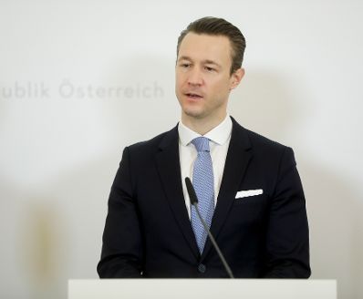 Am 16. März 2020 fand ein Pressestatement zu den Maßnahmen gegen die Krise im Bundeskanzleramt statt. Im Bild Finanzminister Gernot Blümel.