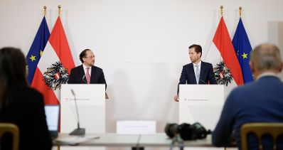 Am 21. März 2020 fand ein Pressestatement zu den Maßnahmen gegen die Krise im Bundeskanzleramt statt. Im Bild Bundesminister Alexander Schallenberg (l.) mit dem Austrian Airlines-CEO Alexis von Hoensbroech (r.).