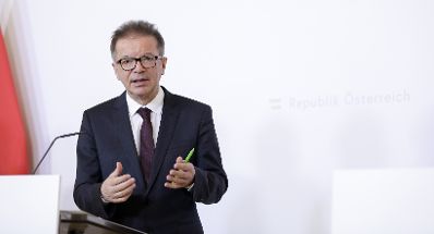 Am 26. März 2020 fand ein Pressestatement zu den Maßnahmen gegen die Krise im Bundeskanzleramt statt. Im Bild Gesundheitsminister Rudolf Anschober.