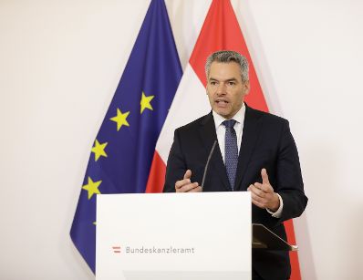 Am 27. März 2020 fand ein Pressestatement zu den Maßnahmen gegen die Krise im Bundeskanzleramt statt. Im Bild Innenminister Karl Nehammer.