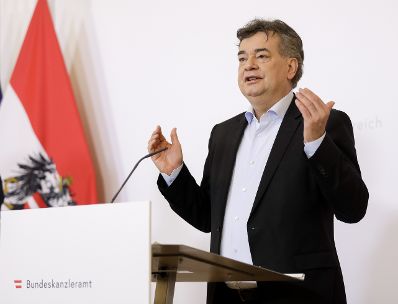 Am 3. April 2020 fand ein Pressestatement zu den Maßnahmen gegen die Krise im Bundeskanzleramt statt. Im Bild Vizekanzler Werner Kogler.