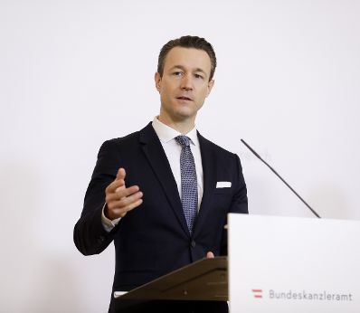 Am 3. April 2020 fand ein Pressestatement zu den Maßnahmen gegen die Krise im Bundeskanzleramt statt. Im Bild Finanzminister Gernot Blümel.