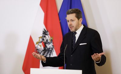 Am 3. April 2020 fand ein Pressestatement zu den Maßnahmen gegen die Krise im Bundeskanzleramt statt. Im Bild der Präsident der Wirtschaftskammer Österreich Harald Mahrer.