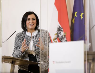 Am 8. April 2020 fand ein Pressestatement zu den Maßnahmen gegen die Krise im Bundeskanzleramt statt. Im Bild Tourismusministerin Elisabeth Köstinger.