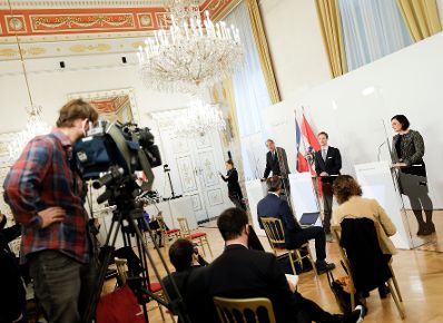 Am 2. Dezember 2020 fand ein Pressestatement zu den Maßnahmen gegen die Krise im Bundeskanzleramt statt. Im Bild Bundesminister Gernot Blümel, Bundesminister Heinz Faßmann und Bundesministerin Elisabeth Köstinger.