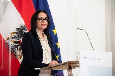 Im Bild Staatssekretärin Andrea Mayer beim Pressefoyer nach dem Ministerrat am 23. Dezember 2020.